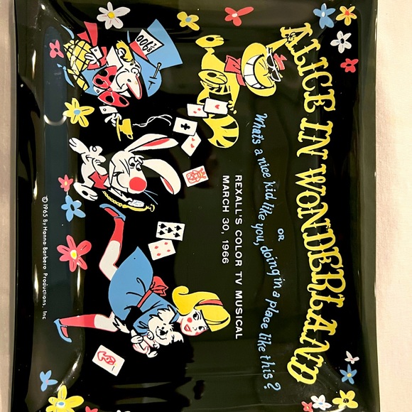 Rare 1966 Rexall Alice in Wonderland glass plate. Tinychip in corner. - Picture 3 of 6